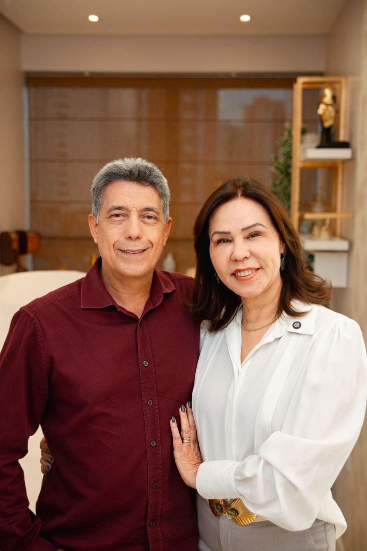 Rita e Clemar, especialistas da Clínica Autoestima, no consultório